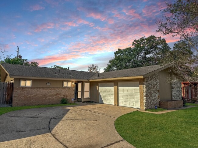 Building Photo - 2502 Huckleberry Ln