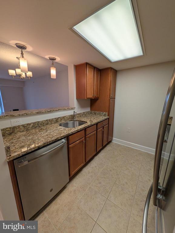 Building Photo - 11800 Sunset Hills Rd