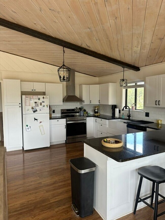Foto del edificio - Quiet Country Home 3 bedroom 2.5 bath log ...