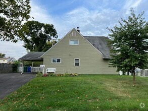 Building Photo - 16 Crabtree Dr