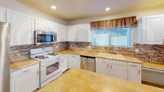Building Photo - 1096 W Camino Hombre Viejo