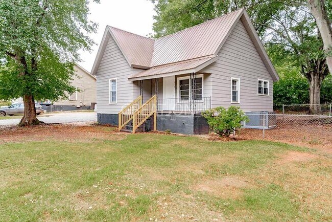 Foto del edificio - Charming 2 bedroom home in Anderson!