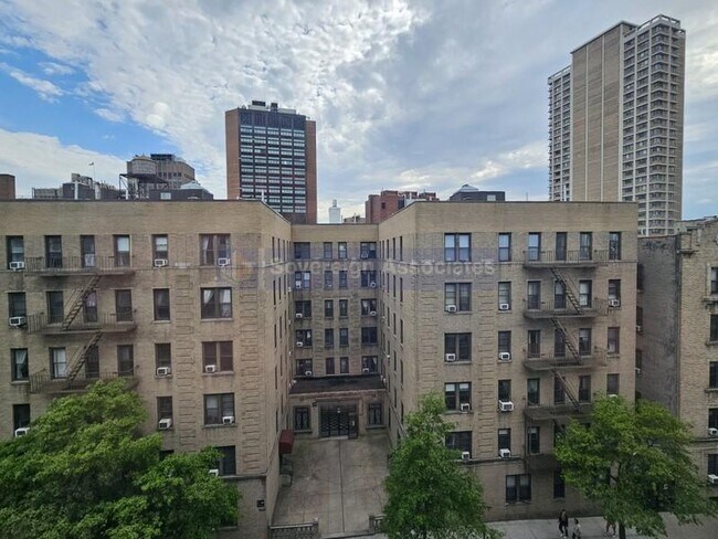 Foto del edificio - 707 W 171st St