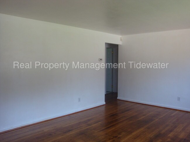 Building Photo - 112 Bob Ln
