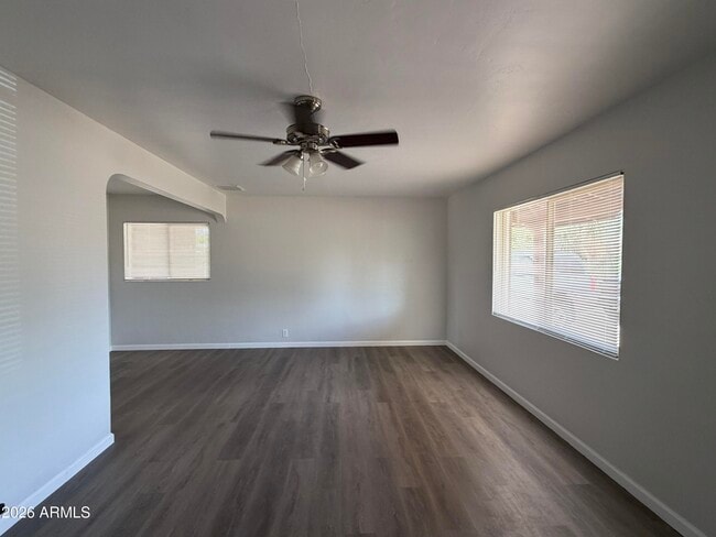 Building Photo - 2221 E Osborn Rd