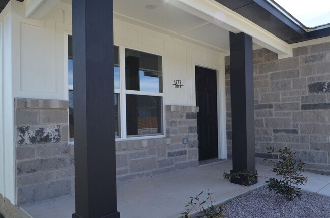 Foto del edificio - 977 Cline Dr