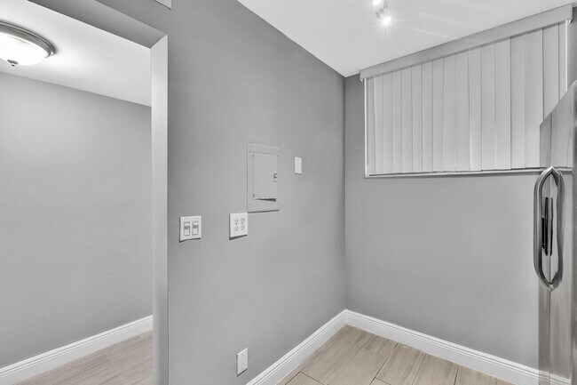 Building Photo - 109 Lake Emerald Dr