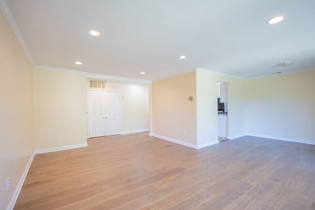 Foto del edificio - Updated 2 Bedroom Lower Level Condo in Tem...