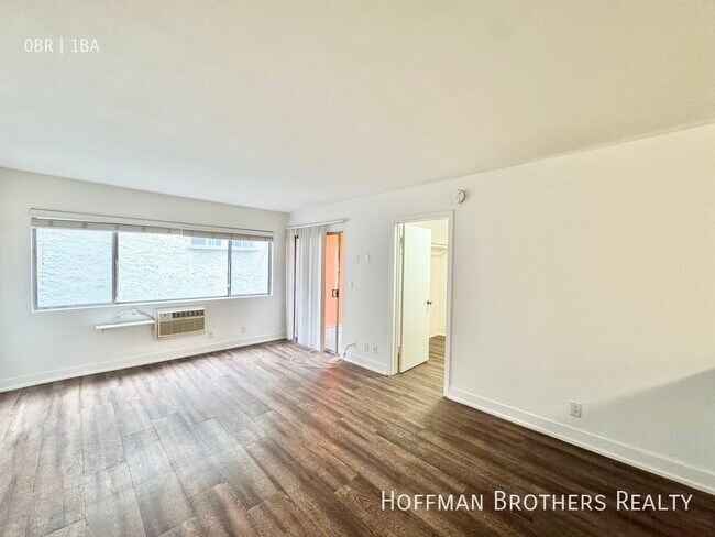 Building Photo - 5128 De Longpre Ave