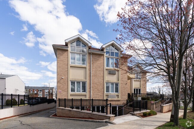 Building Photo - 6 Arc Pl
