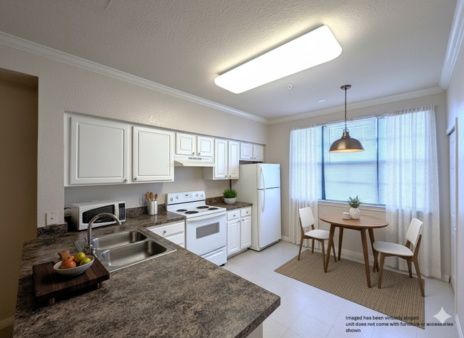 Building Photo - 1x1 Bright and spacious, convenient 1st fl...