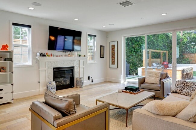 Foto del edificio - 10593 Kinnard Ave