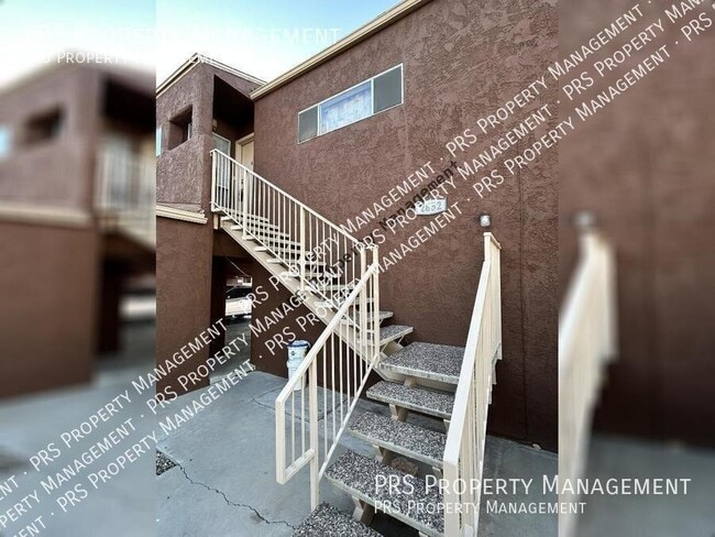 Building Photo - 2652 E Oakleaf Dr