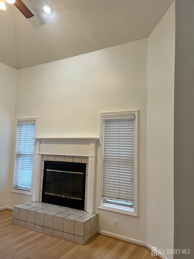 Foto del edificio - 111 Lloyd Ct