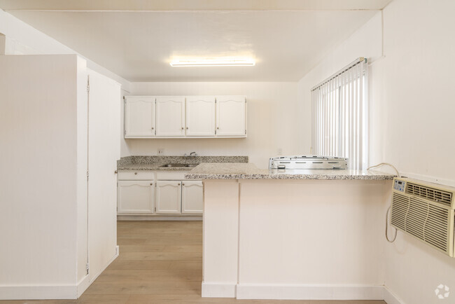 1BR, 1BA - Kitchen - Loma Vista Apartments