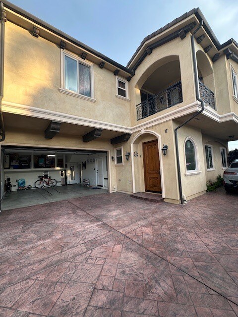 Foto del edificio - 2012 Graham Ave