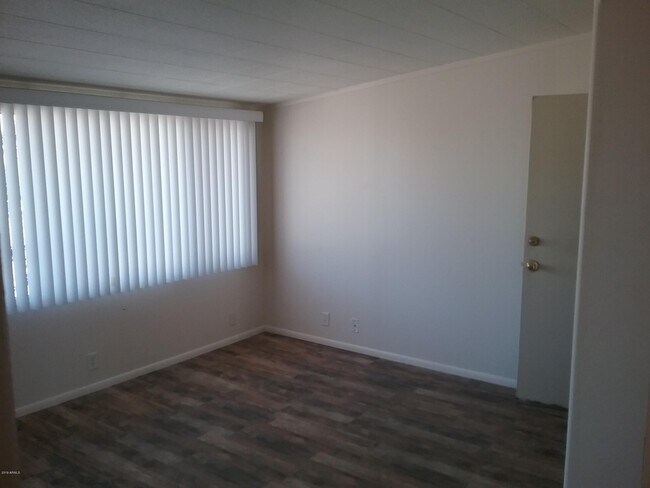 Foto del edificio - 11006 W Canterbury Dr