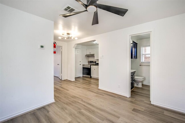 Building Photo - 2601 Rosedale St
