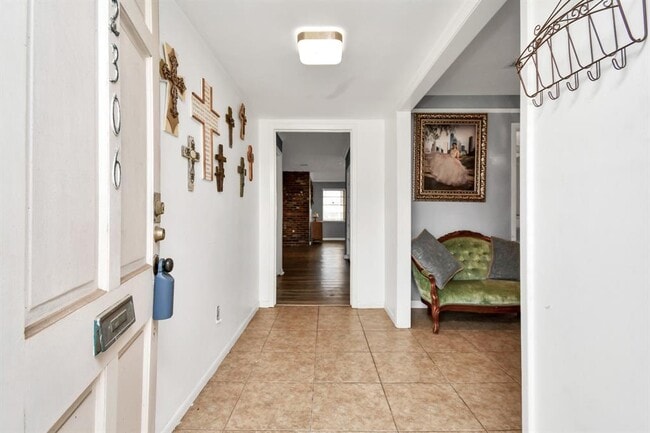 Building Photo - 2306 Lillian St
