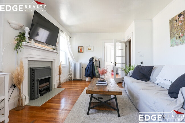Building Photo - 103 Etna St