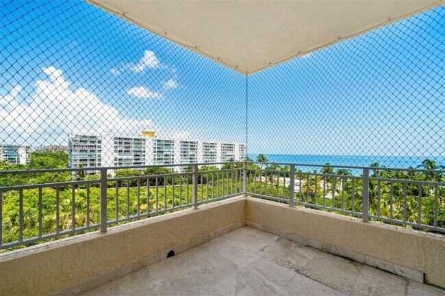 Foto del edificio - 791 Crandon Blvd