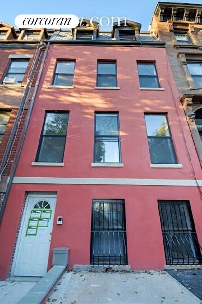 Foto del edificio - 653 Greene Ave