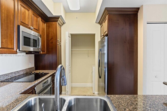 Foto del edificio - 1660 Renaissance Commons Blvd