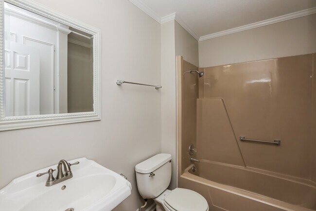 Building Photo - Warm & Spacious Home with Classic Character