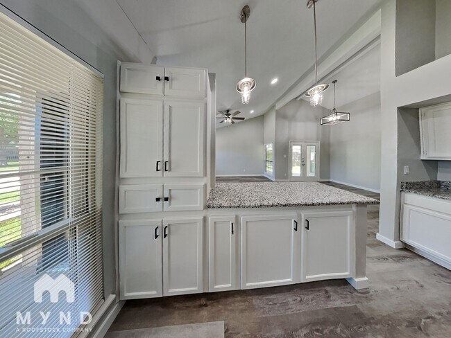 Foto del edificio - 9447 Culberson St