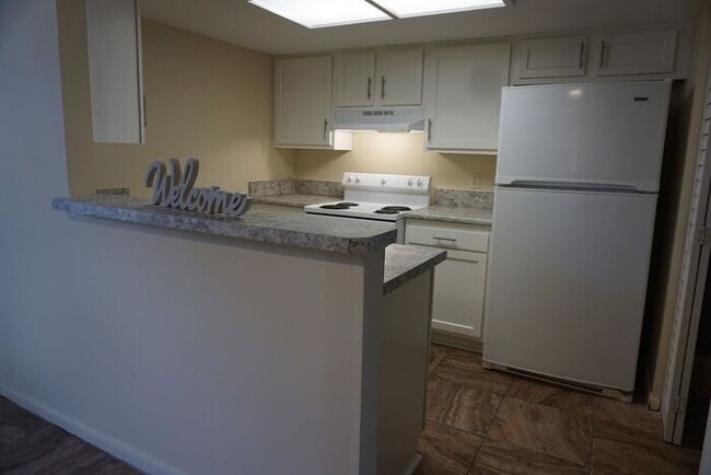 Foto del edificio - 2 Bedroom / 2 Bath townhouse close to NAS and interstate 95