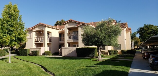 Building Photo - Centrally Located Las Palmas Upstairs Cond...