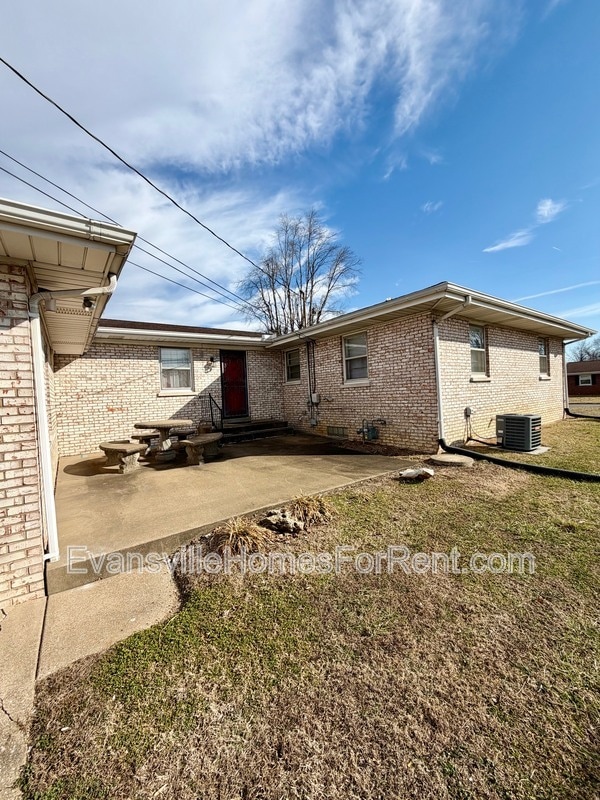 Building Photo - 3600 Sweetser Ave