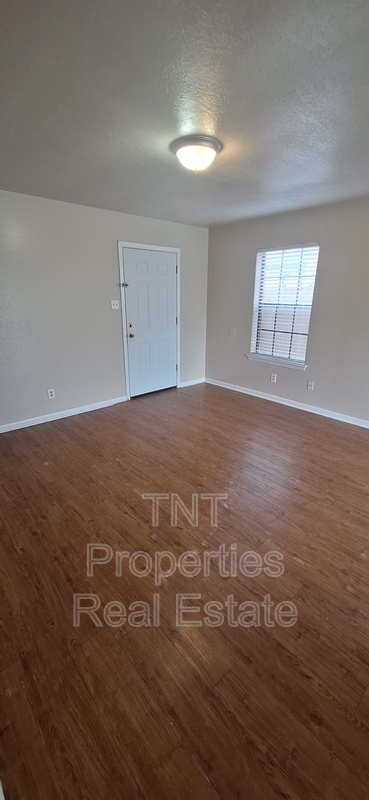 Foto principal - 2805 Sprucewood St