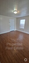 Building Photo - 2805 Sprucewood St