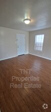 Building Photo - 2805 Sprucewood St