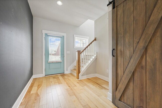 Foto del edificio - 444 Beacon Ridge Blvd