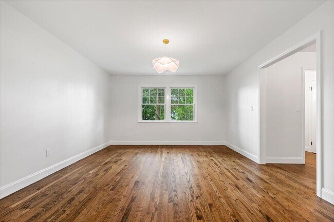 Foto del edificio - 19 Midchester Ave