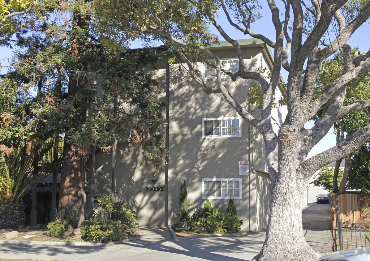 Foto principal - 2045 Santa Clara Ave