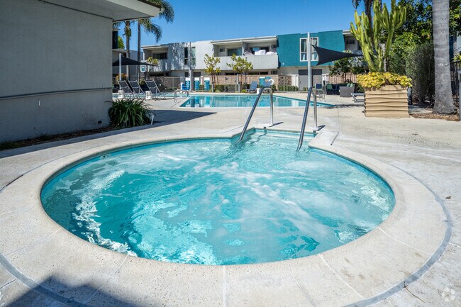 Piscina y spa - Ascent Apartment Homes