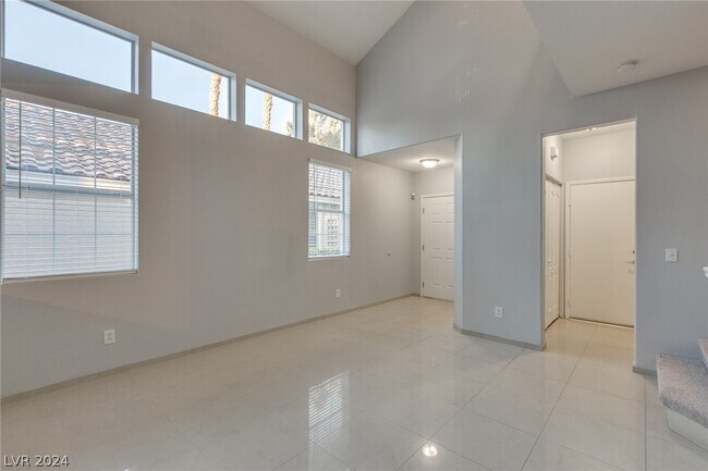 Building Photo - 155 Mountainside Dr