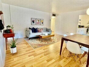 Building Photo - 5425 SW 77th Ct