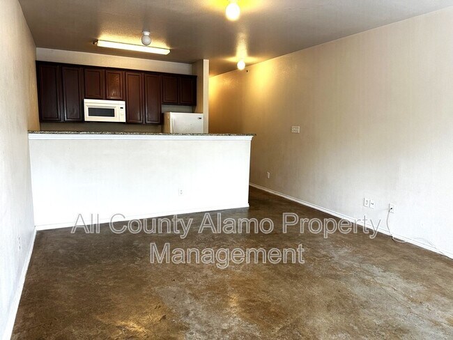 Building Photo - 10611 Mathom Landing