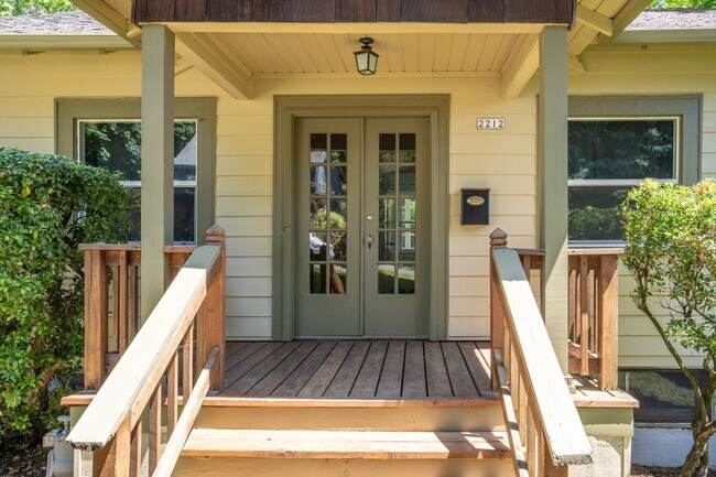 Foto del edificio - ADORABLE PORTLAND BUNGALOW,  RIGHT NEXT TO...