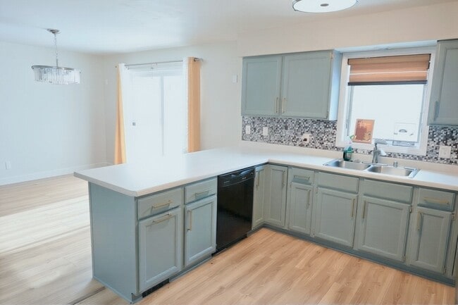 Foto del edificio - 206 N High Point Rd