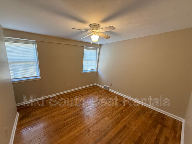 Foto del edificio - 4875 Wooddale Ave