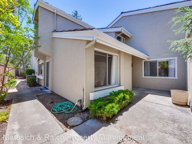 Building Photo - 3 br, 3 bath House - 1802 Dalton Place