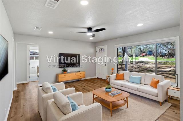 Building Photo - 131 Long St