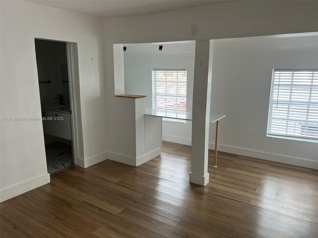 Foto del edificio - 453 NW 25th Ct