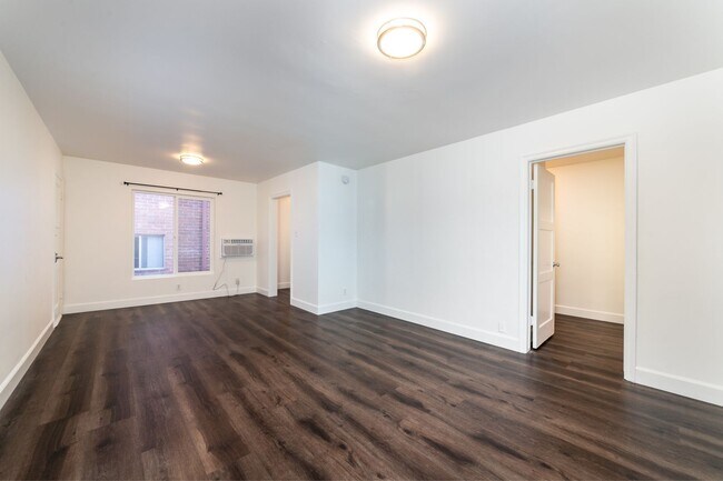 Foto del edificio - 1769 N Orange Dr