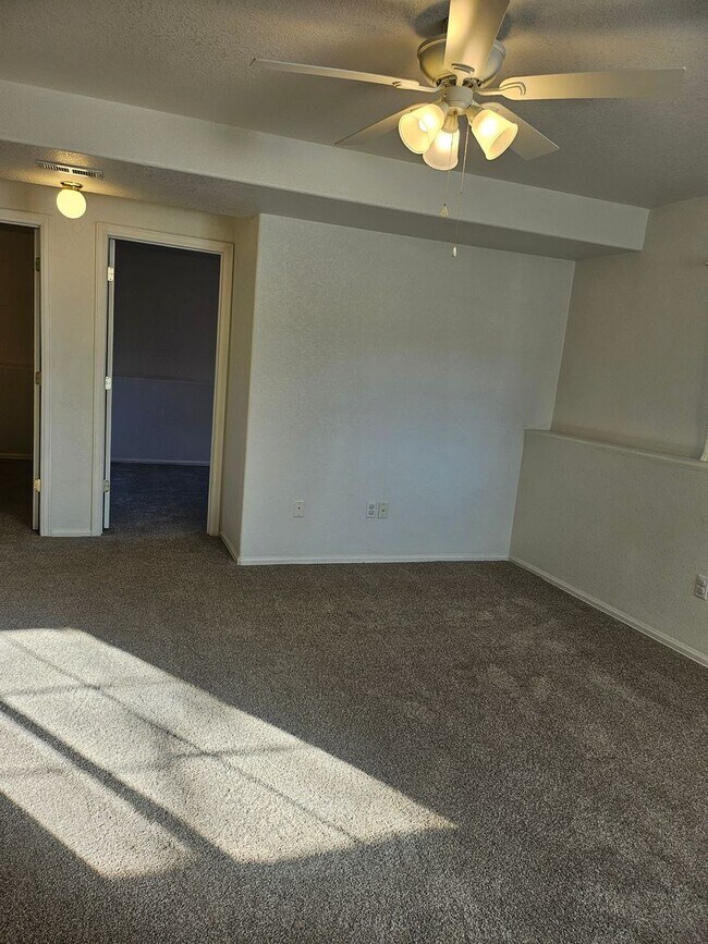 Foto del edificio - ALL PROSPECTIVE TENANTS MUST SUBMIT A $58 NON-REFUNDABLE APPLICATION FEE PER APPLICANT ONLINE AND...